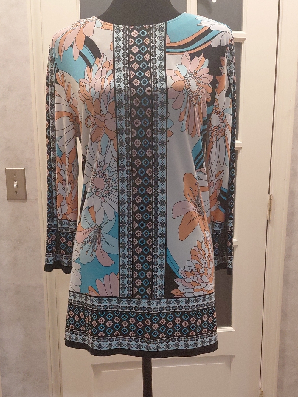 "Peck & Peck" Sz. S, Teal, Peach and Black Floral Long-Sleeve Tunic....